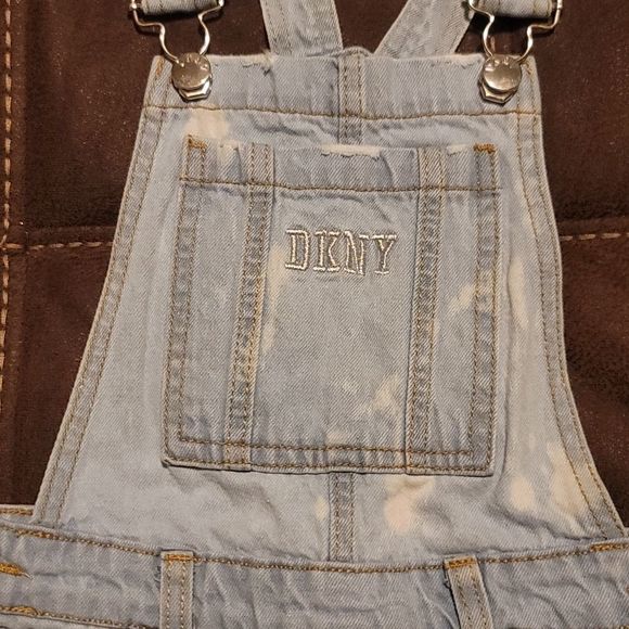 𝅺GIRLS DKNY overall shorts. Size 10 - Picture 2 of 6